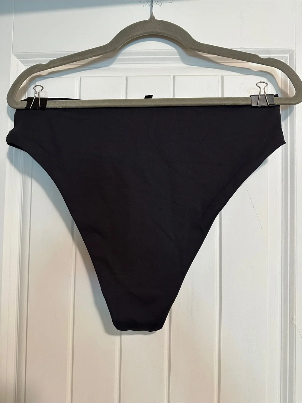 SKIMS sleek black